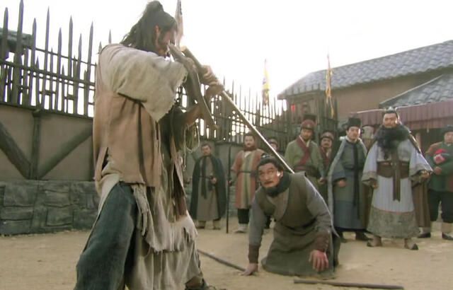 被林冲一棒打翻的洪教头真的是武艺稀松之辈吗其实不是