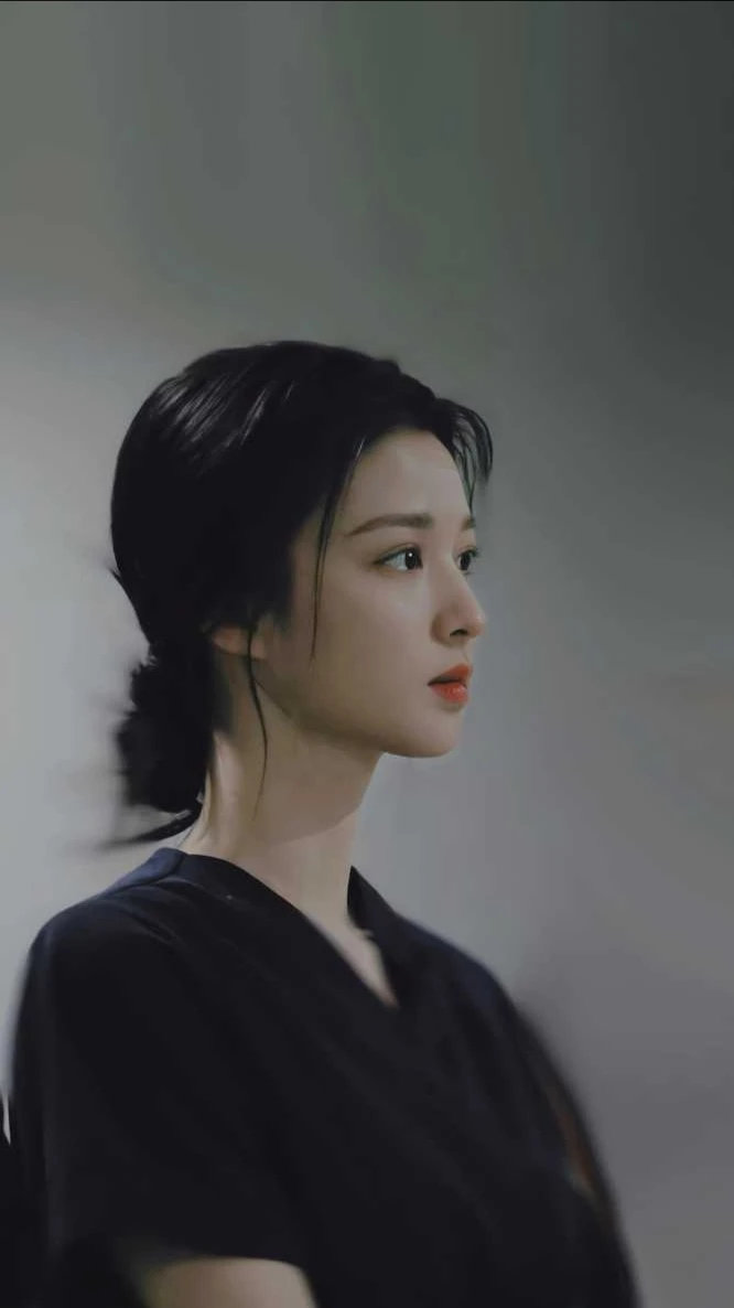 95花王楚然侧颜大赏给人一种清冷疏离而又惊心动魄的美