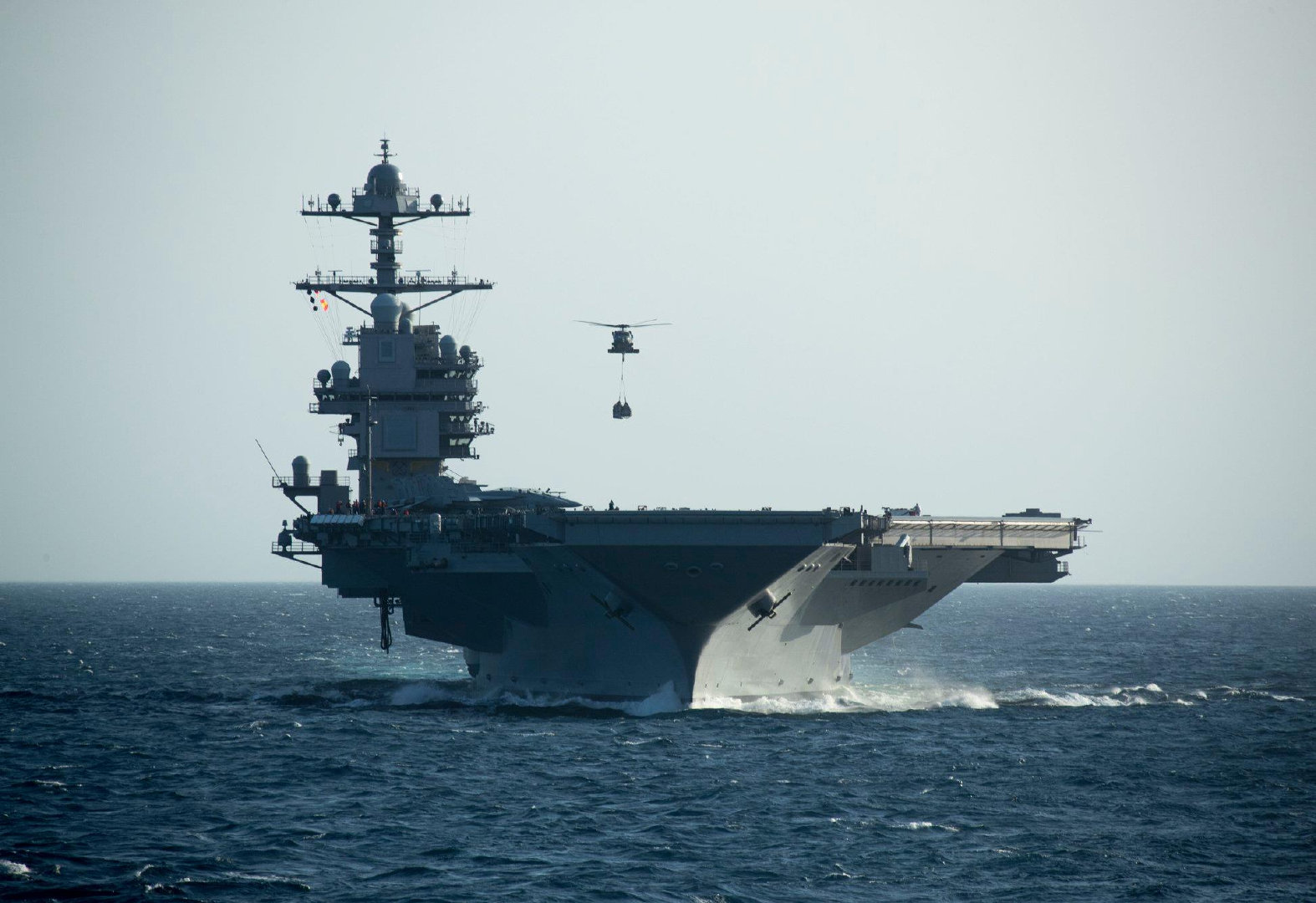 在大西洋航行的美国海军"福特"号核动力航空母舰(cvn 78)_高清图集