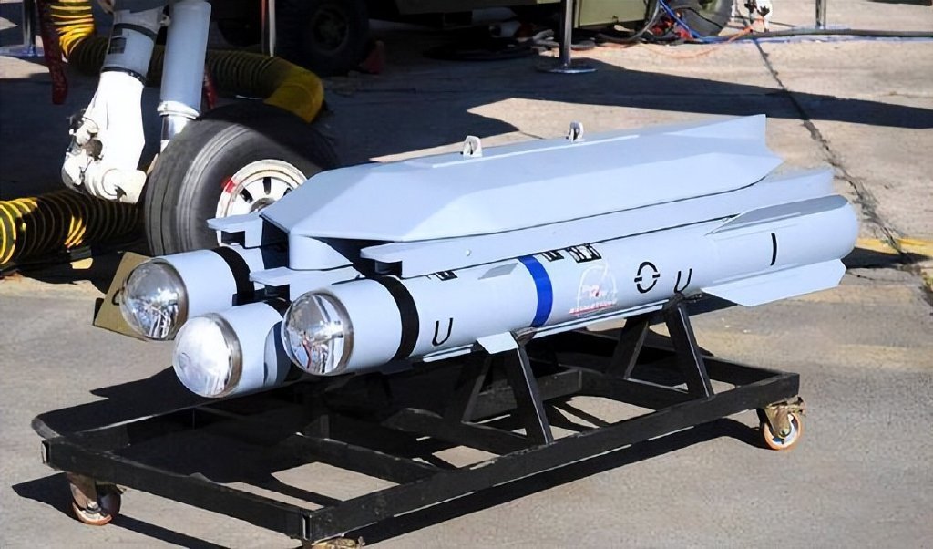 实力不输头号强国装备,欧洲顶级轻型导弹,硫磺石导弹实力超群|导弹