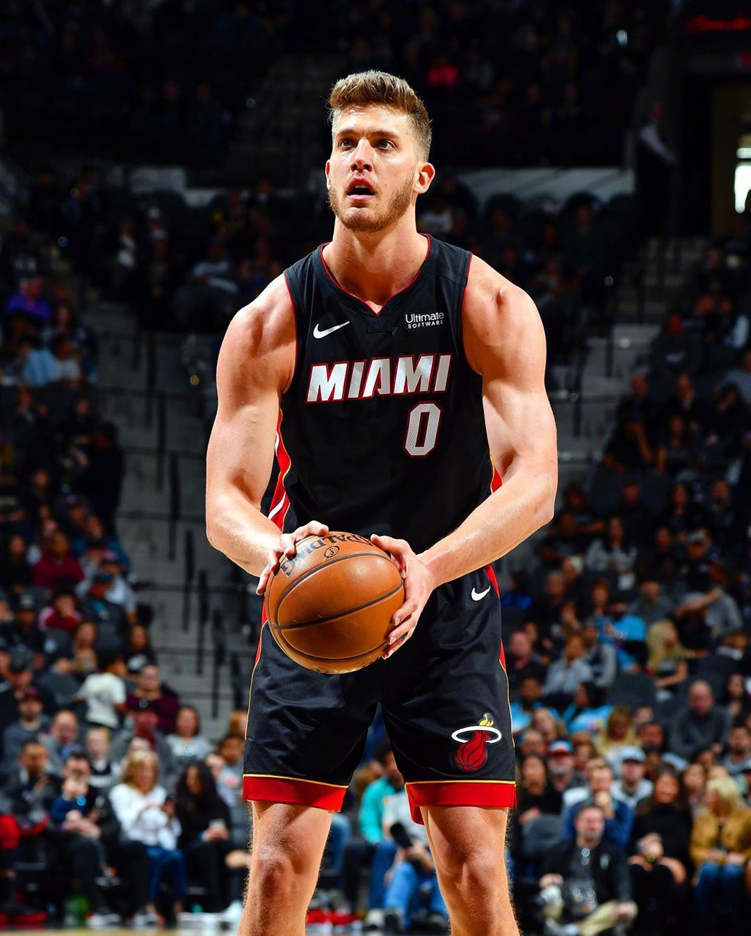 迈耶斯-伦纳德,联盟中最帅的球星之一!