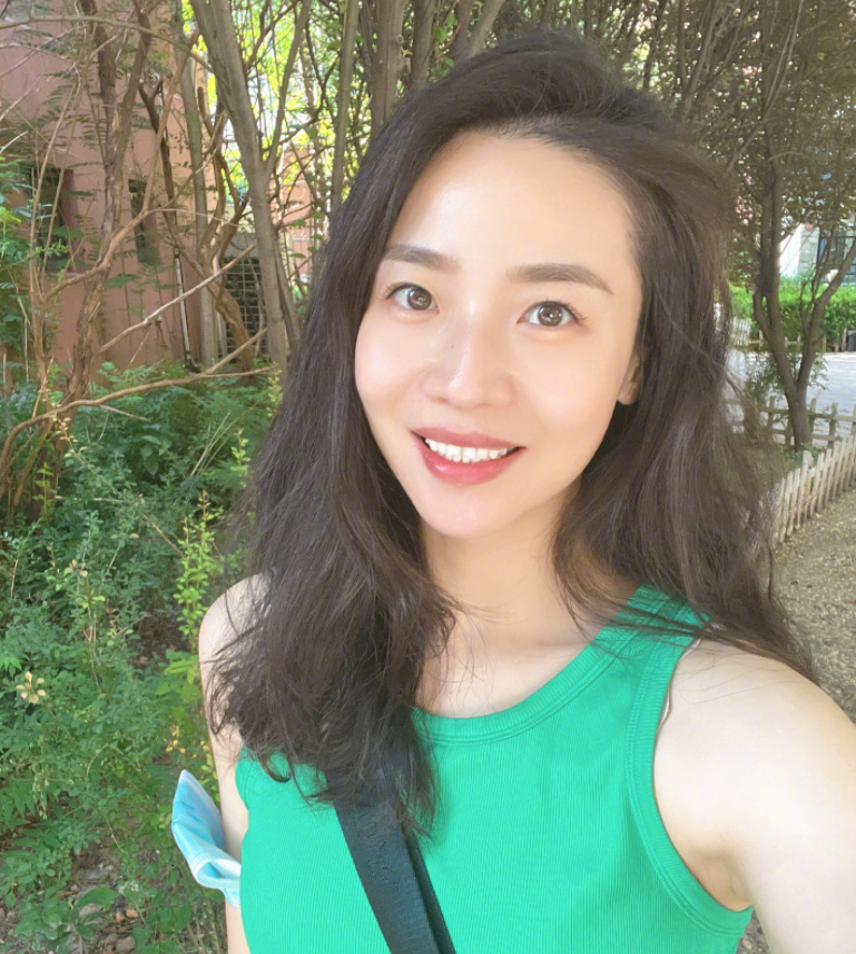 34岁魏秋月晒自拍照!前中国女排队长逆生长,不老女神,太美了