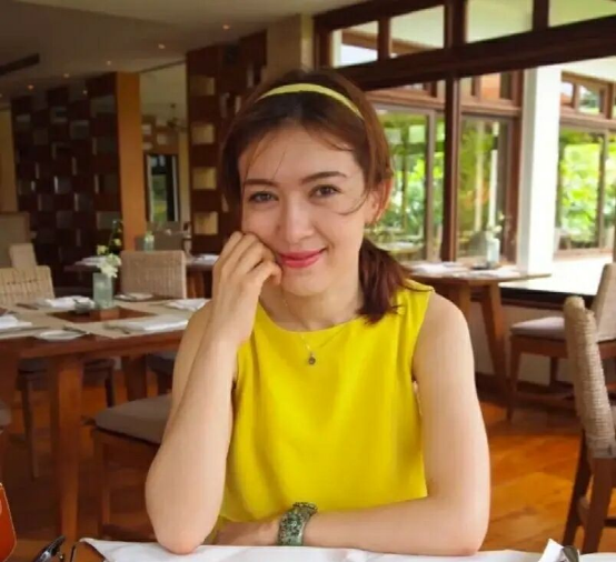 36岁帕夏晒自拍戴口罩也难掩优雅气质与尼格买提六年无互动