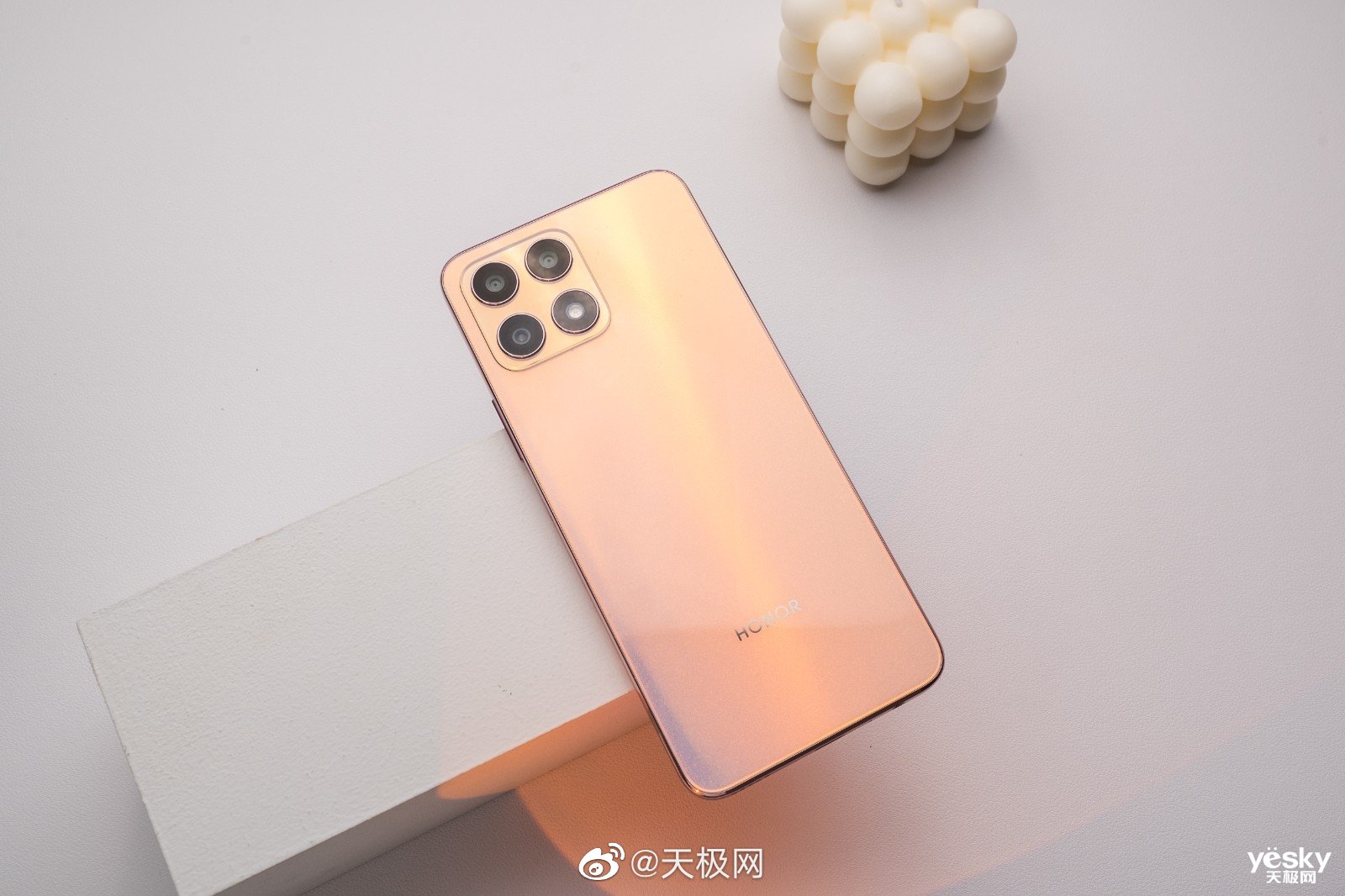 荣耀x30i蔷薇金图赏__财经头条