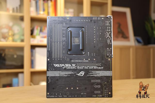 华硕b550吹雪主板开箱:被颜值征服,更被战力攻陷