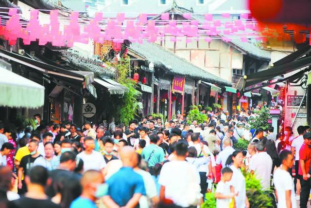 国庆七天国内5.15亿人次出游,成都上榜全国前三!休闲区蓝鸢梦想 - Www.slyday.coM 国庆七天国内5.15亿人次出游,成都上榜全国前三!休闲区蓝鸢梦想 - Www.slyday.coM