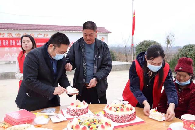 信阳市罗山县尤店乡幸福饺子宴温情暖人心
