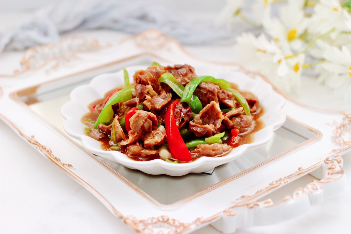 双椒爆鸡胗,脆爽有嚼劲,干香下饭味道好,烹饪简单家常菜