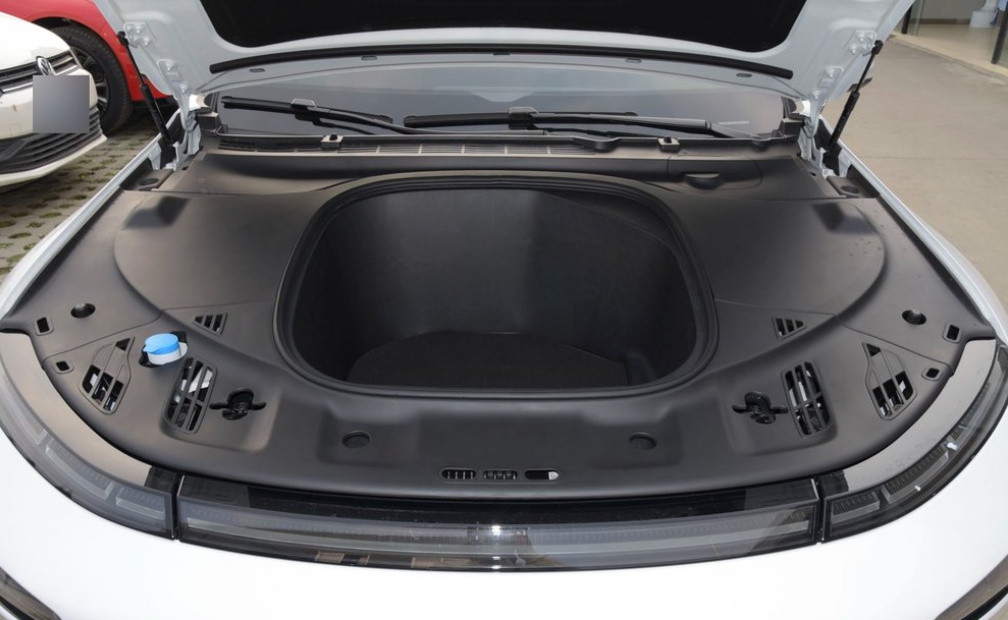 欧美风遇到中国风，极星2对比小鹏P7，谁才是年轻人的菜？