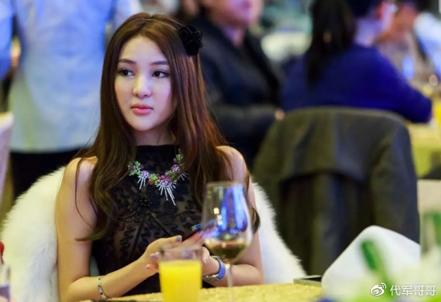 31岁炫富女郭美美:从网红鼻祖到两次入狱,亲妈才是罪魁祸首__财经头条