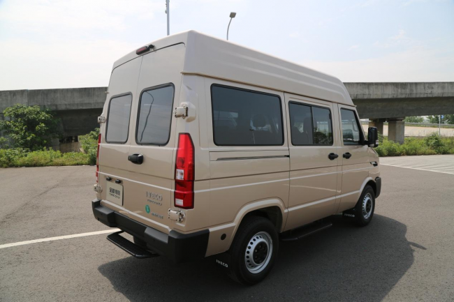 传承经典的依维柯全新得意a35m1轻客