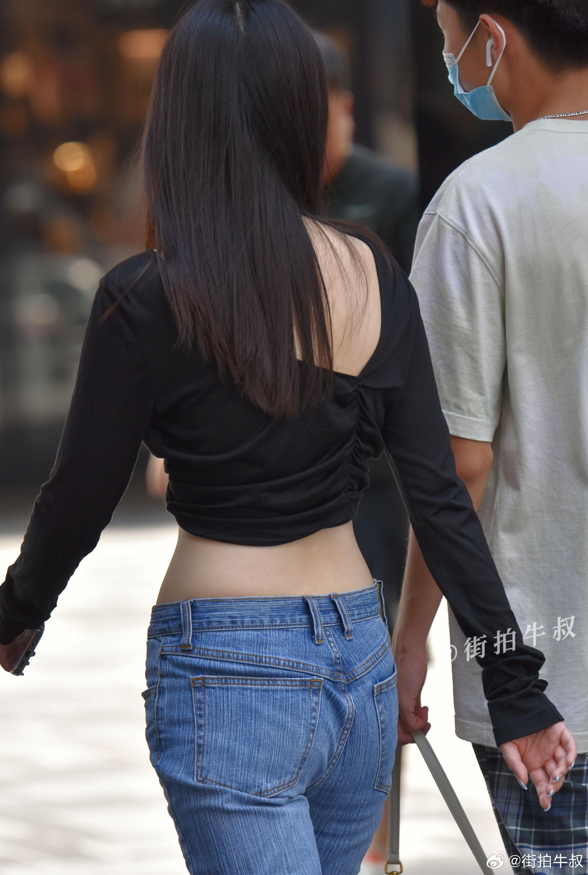 时尚的露腰打底衫