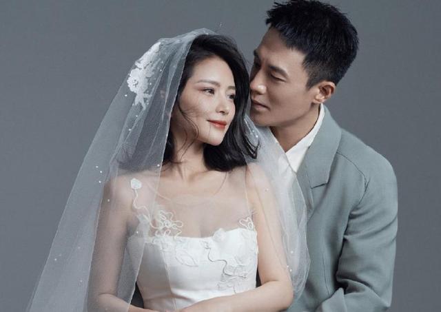 杜淳老婆王灿晒美照被网友吐槽太自恋正面回怼并力挺老公杜淳