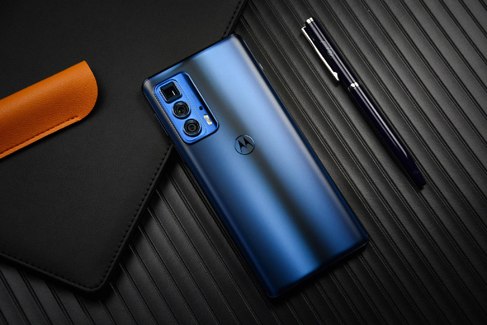 摩托罗拉edgespro50倍潜望式变焦1亿像素2k档最强相机