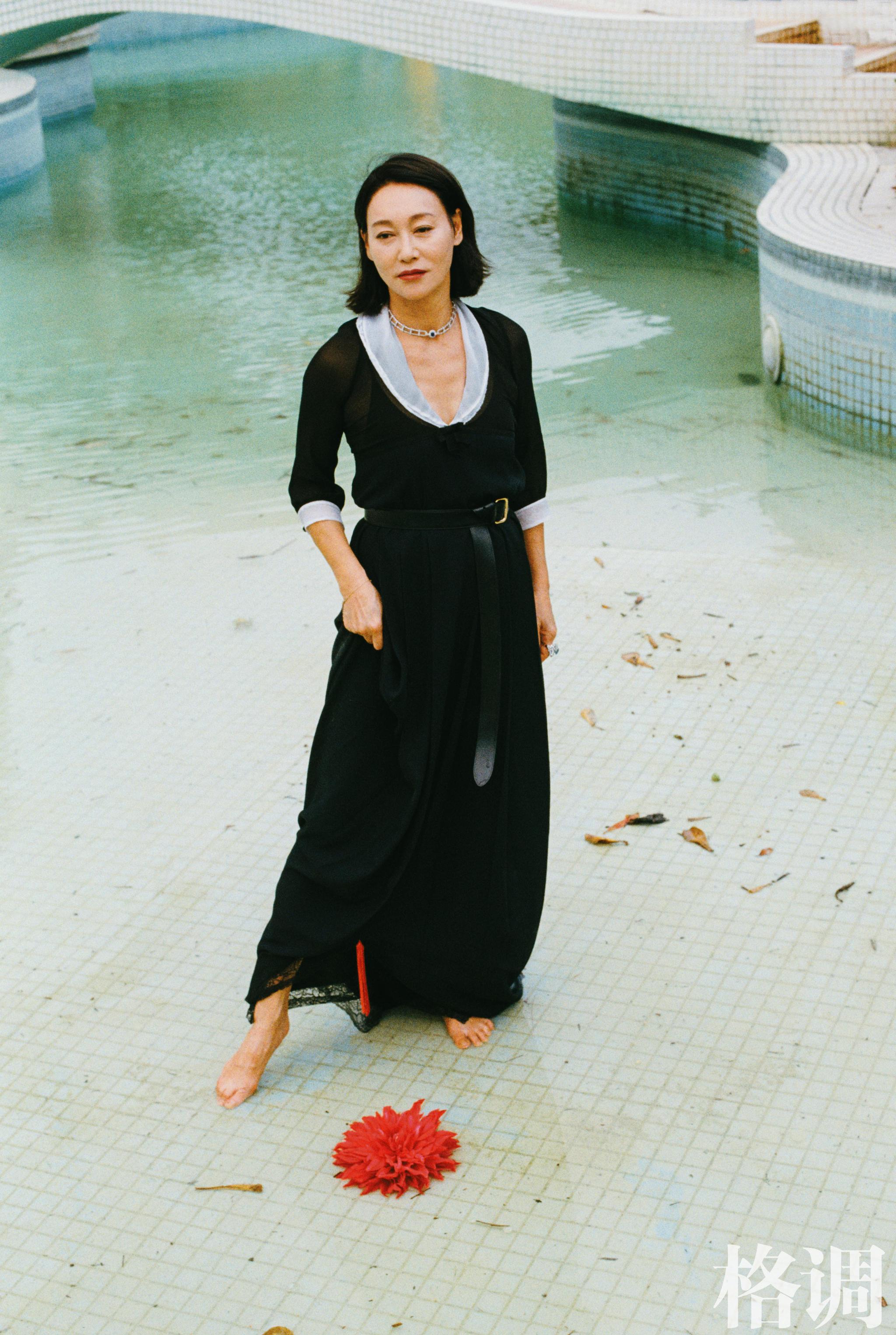 格调11月刊封面惠英红 "异"乡人_高清图集_新浪网