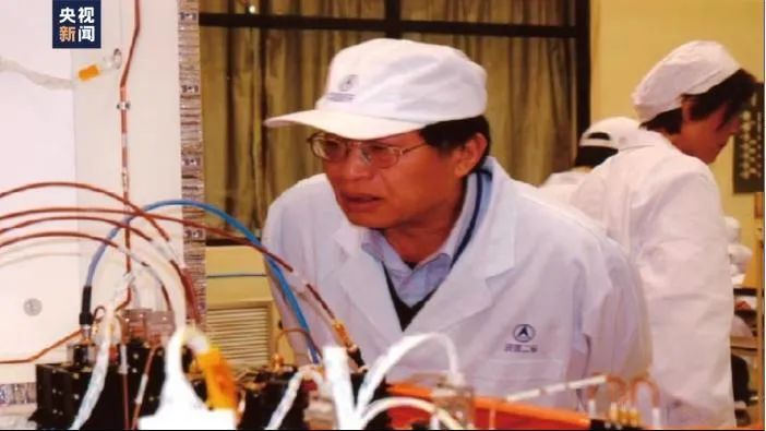 圣火飞扬！北京冬奥会火炬接力开始，前三棒火炬手是他们休闲区蓝鸢梦想 - Www.slyday.coM