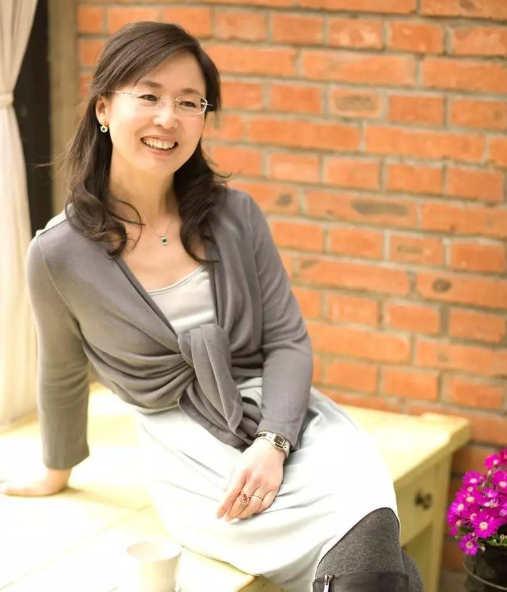 这个牛娃就是教育专家尹建莉老师的女儿圆圆,她的学霸之路,完美地验证