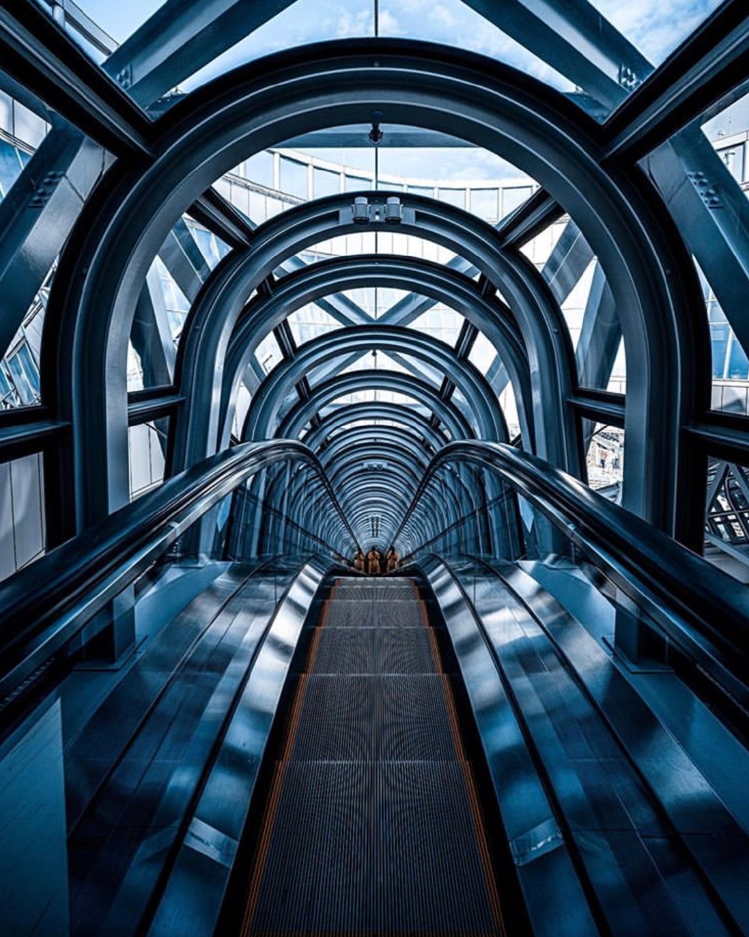 摄影师junya watanabe镜头里充满未来感的城市