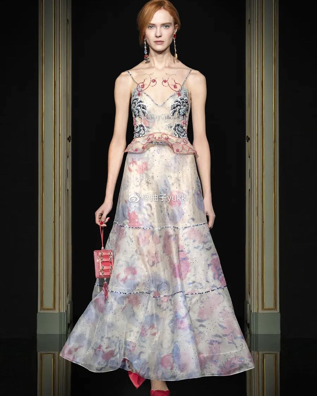 迪奥这波修身纱裙, 有西方的性感和东方的含蓄,浪漫