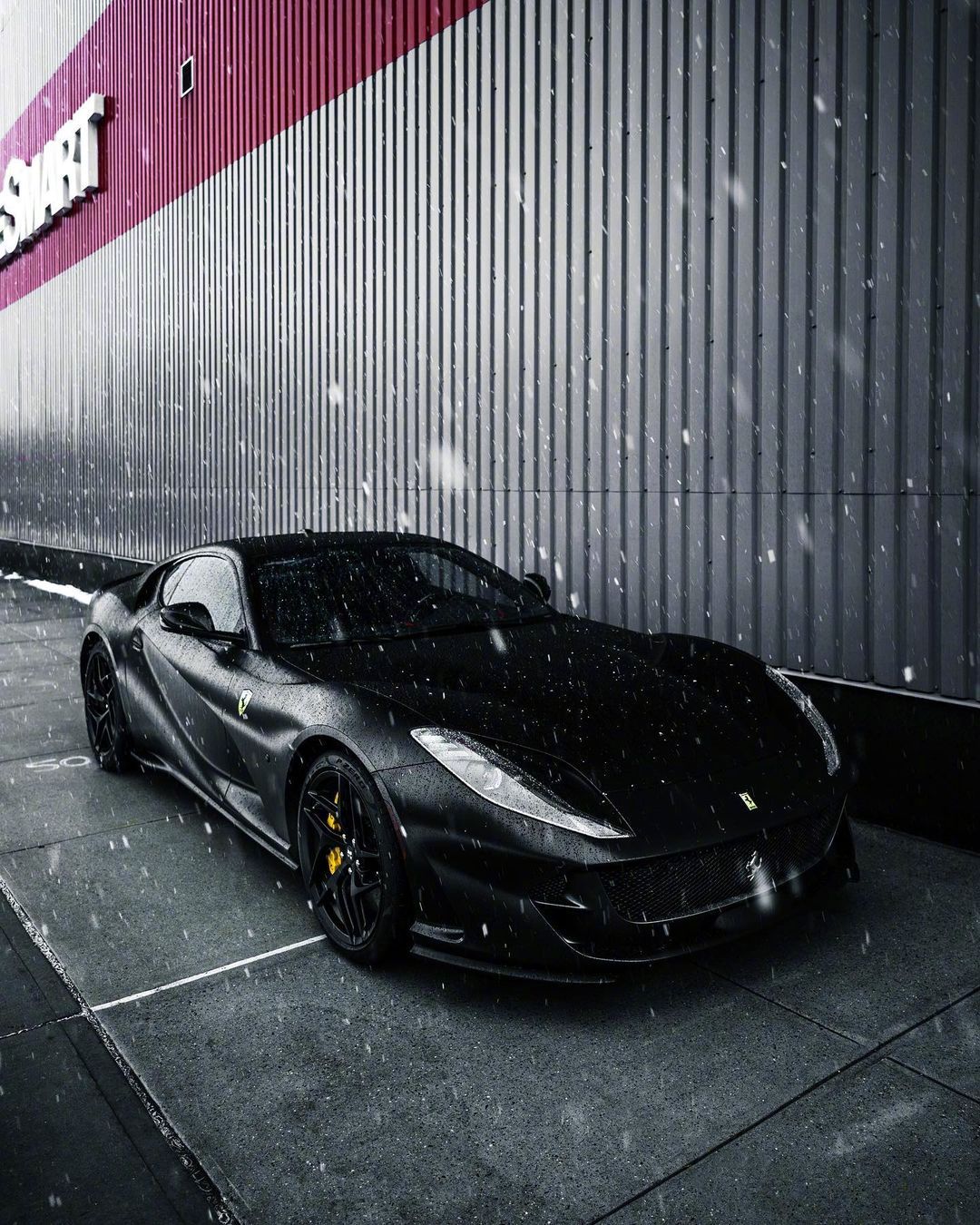 黑色法拉利ferrari 812 superfast_高清图集_新浪网