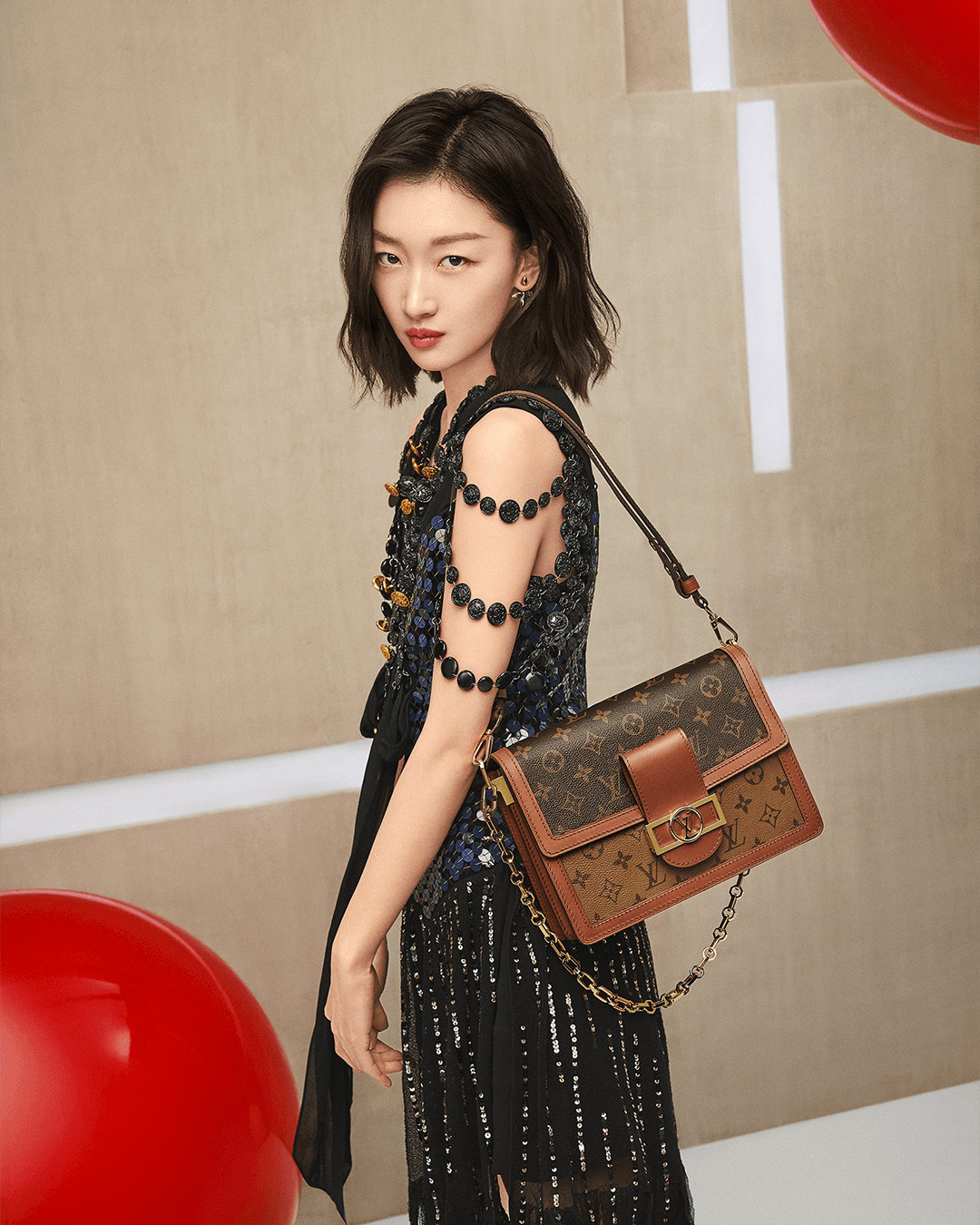 新年伊始,@周冬雨 作为lv品牌代言人出镜个人首支广告大片……_高清