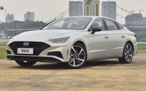 谁才是内外兼修的B级车？现代索纳塔对比丰田亚洲龙