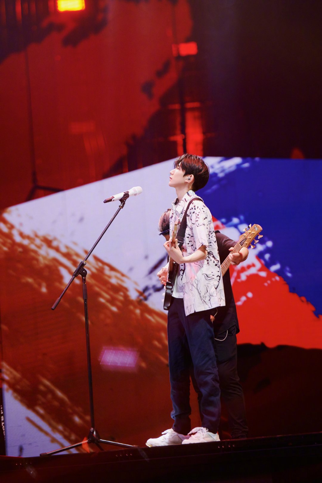 清爽干净的音乐少年