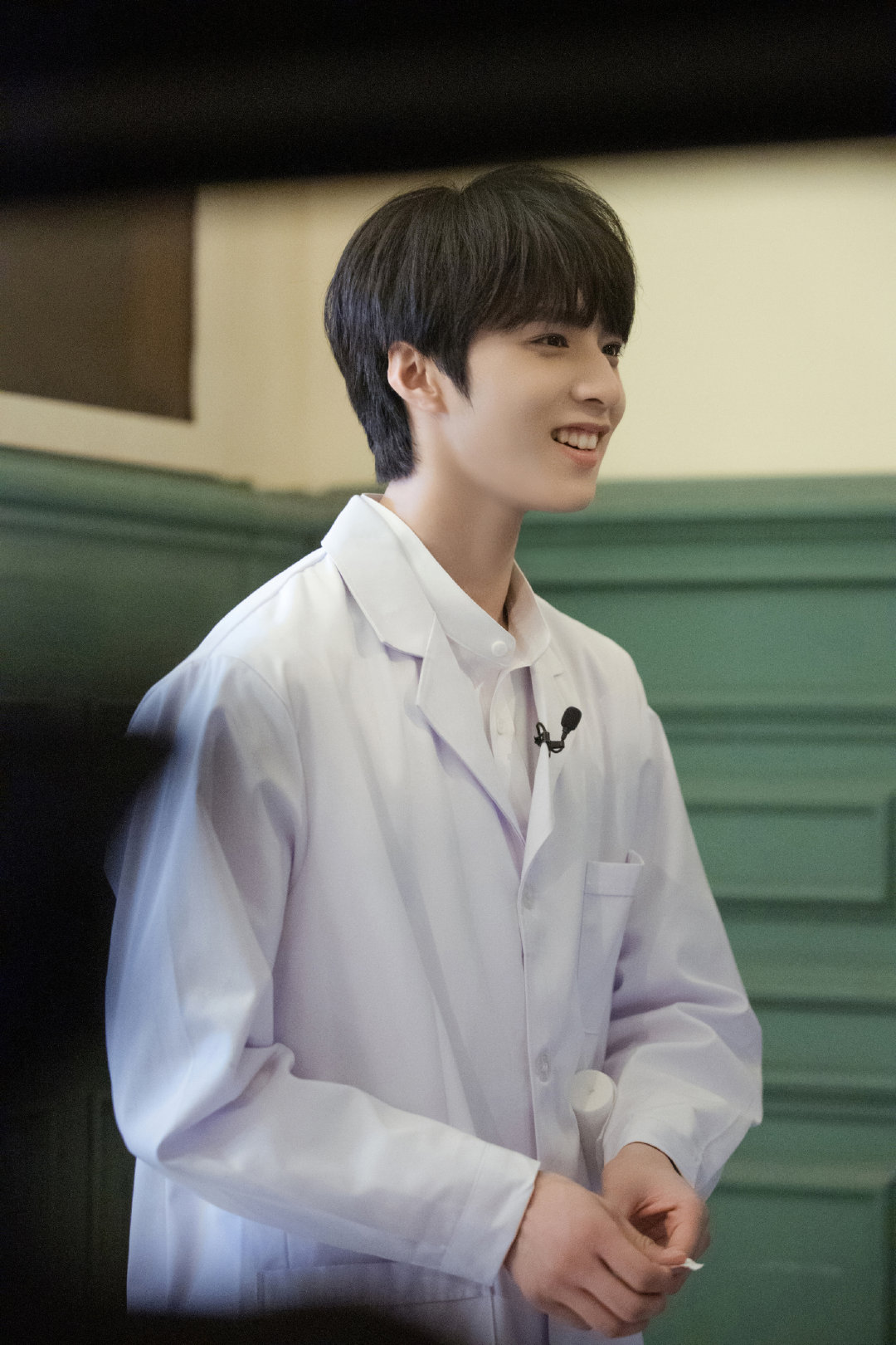 刘耀文 全新剧照 民国小刘有一种留学归来的明朗少爷感