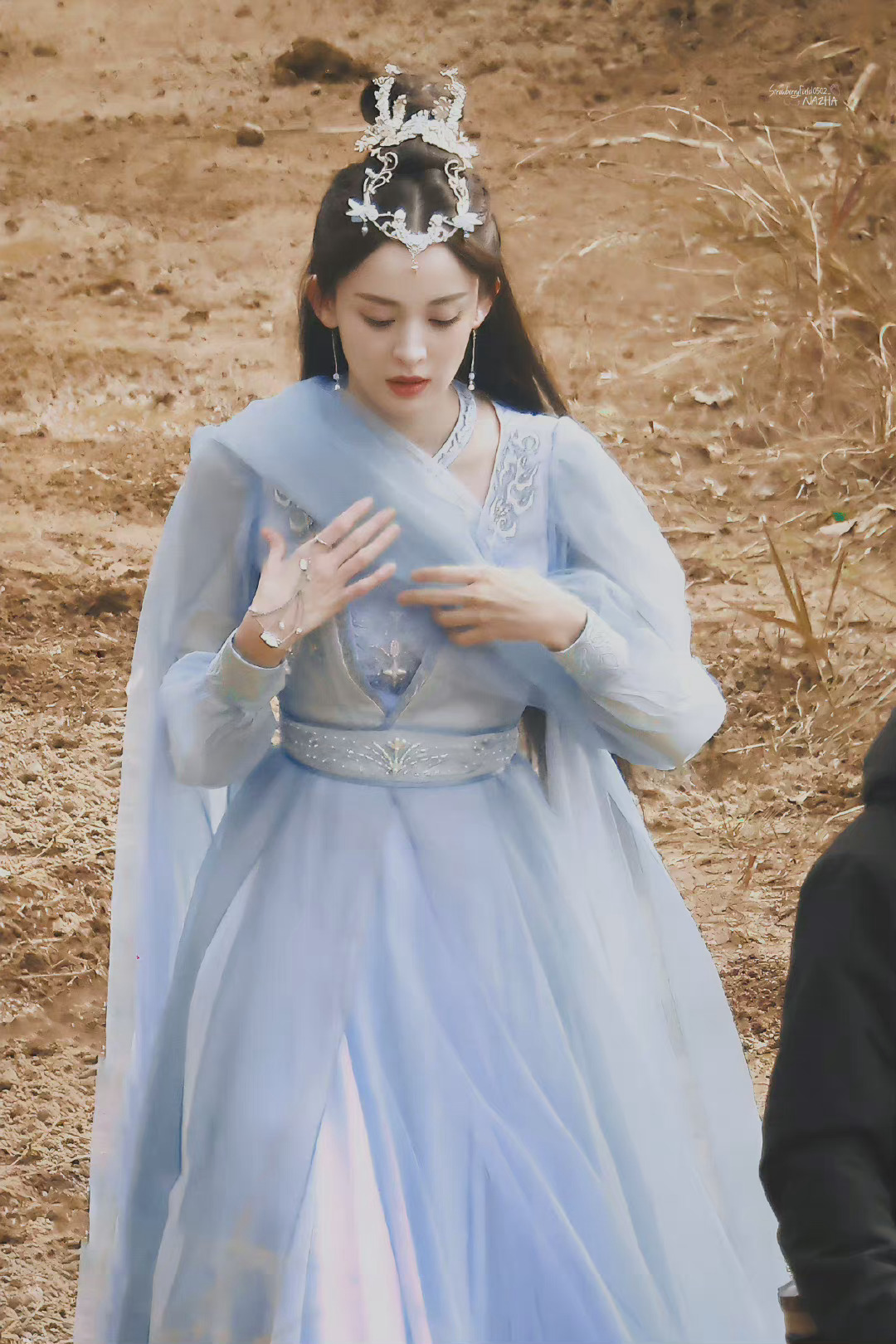 娜扎新剧雪鹰领主路透饭拍图我看到了仙女好漂亮