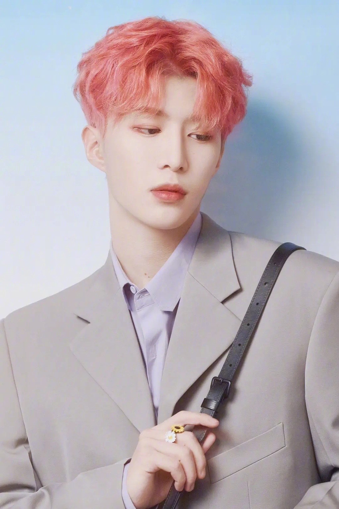 范丞丞,真正的帅哥就是能hold住各种发色!_高清图集_新浪网