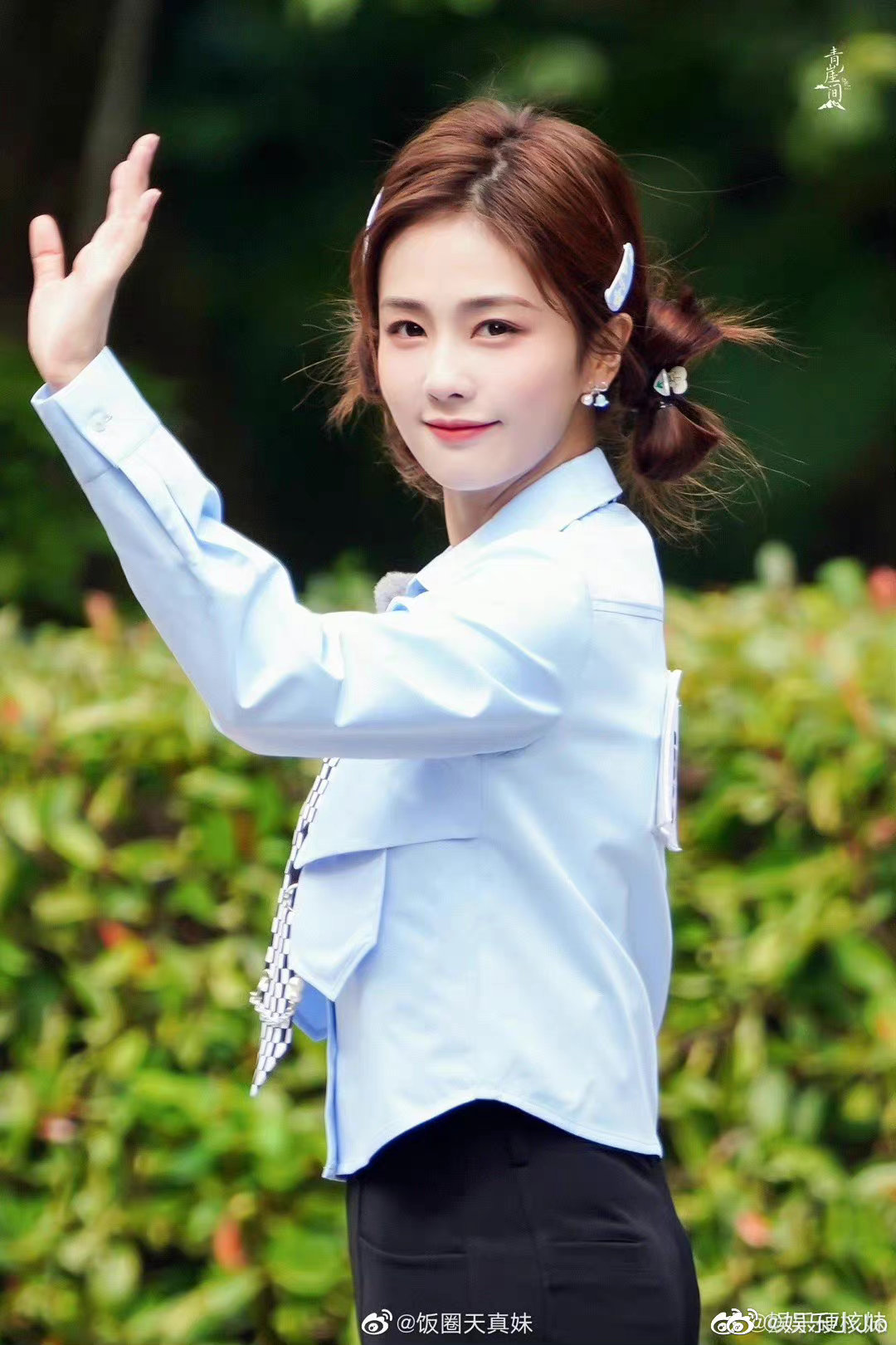 奔跑吧节目录制中白鹿是双丸子头造型真的好可爱韩系风满满