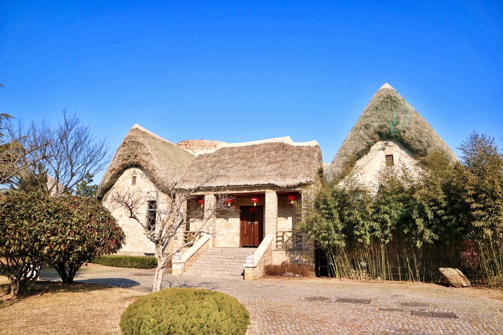 胶东沿海地区特色民居～海草房,在原始石块垒起的屋墙上_高清图集_新