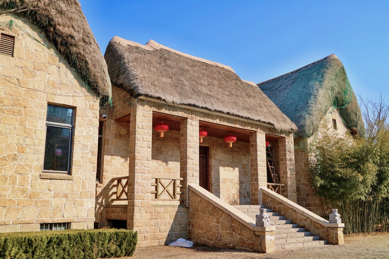 胶东沿海地区特色民居～海草房,在原始石块垒起的屋墙上_高清图集_新