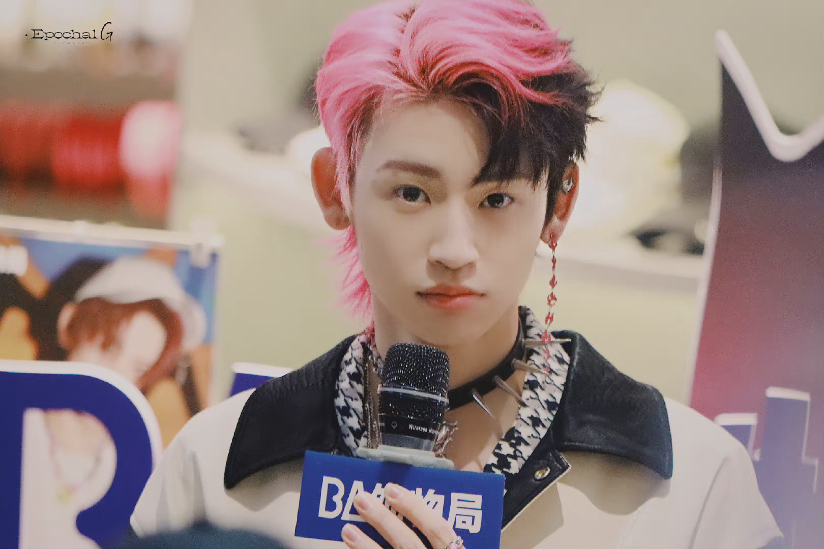 小鬼王琳凯今日品牌活动饭拍 粉黑头发酷帅个性……_高清图集_新浪网