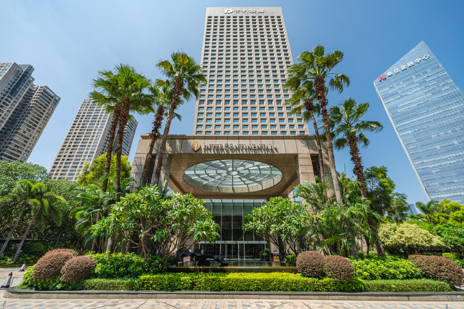 所以我选择入住位于佛山南海区千灯湖畔的「佛山保利洲际酒店」.