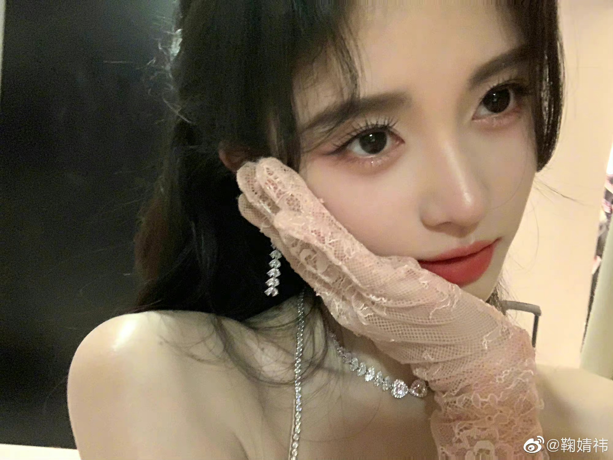 鞠婧祎晒比耶怼脸四宫格自拍 托脸,wink,比耶,好美啊_高清图集_新浪网