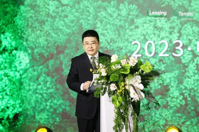 高仿斐乐绿色帆布厚底鞋的搭配（2021年斐乐秋冬新款绿色套装）