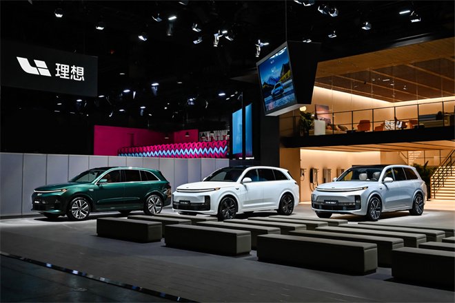 理想汽车成都车展发声：AI驱动自动驾驶技术，自信超越特斯拉，引领行-理想汽车智能驾驶