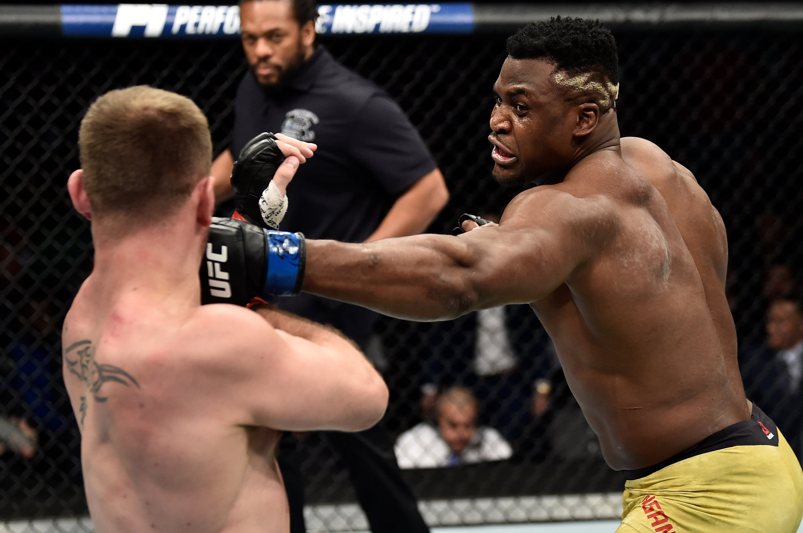 一番战时,米欧奇与纳干诺激斗五回合……_高清图集_新浪网