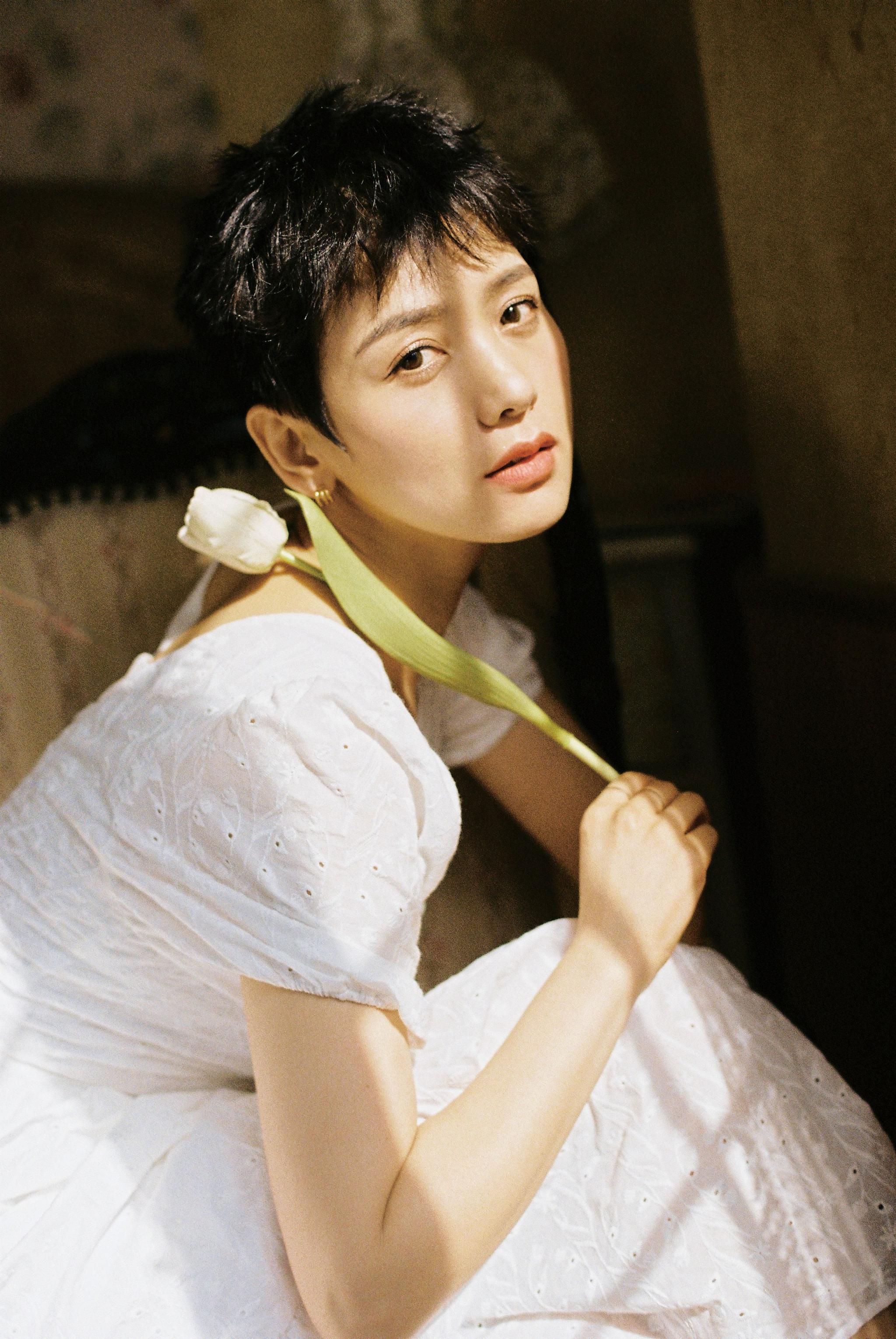 李晓峰这组胶片写真太美了,氛围感营造的好好