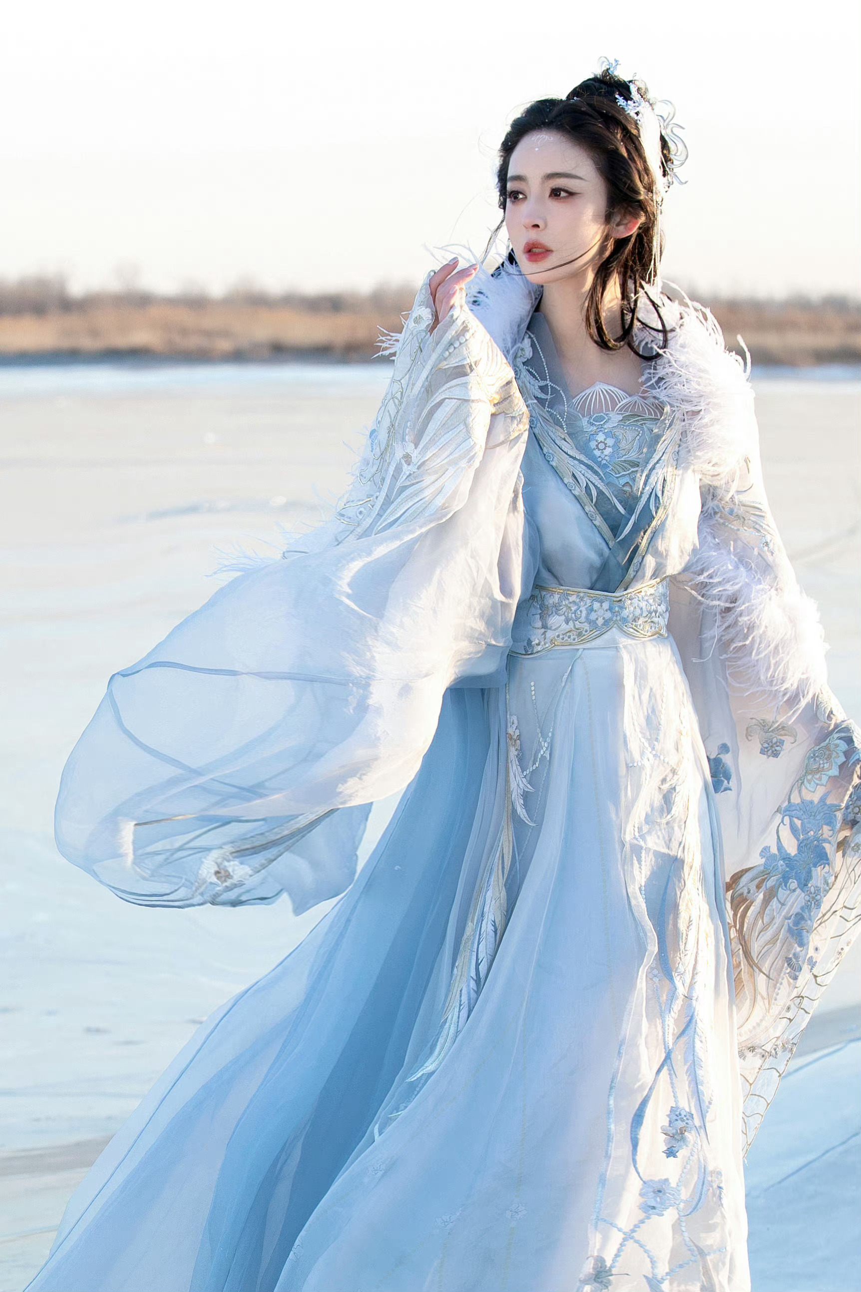 娜扎冰面白衣古风造型大片～ 清冷感美女,仙气飘飘好美啊