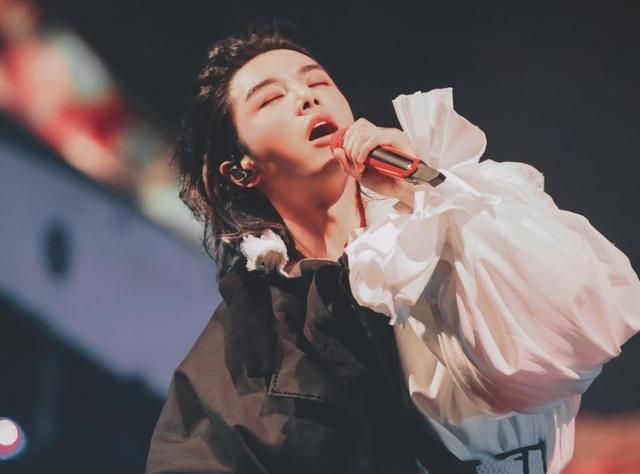 华晨宇演唱会上蹦迪?导演刘信达公开怒怼,喊话演出协会管管他休闲区蓝鸢梦想 - Www.slyday.coM