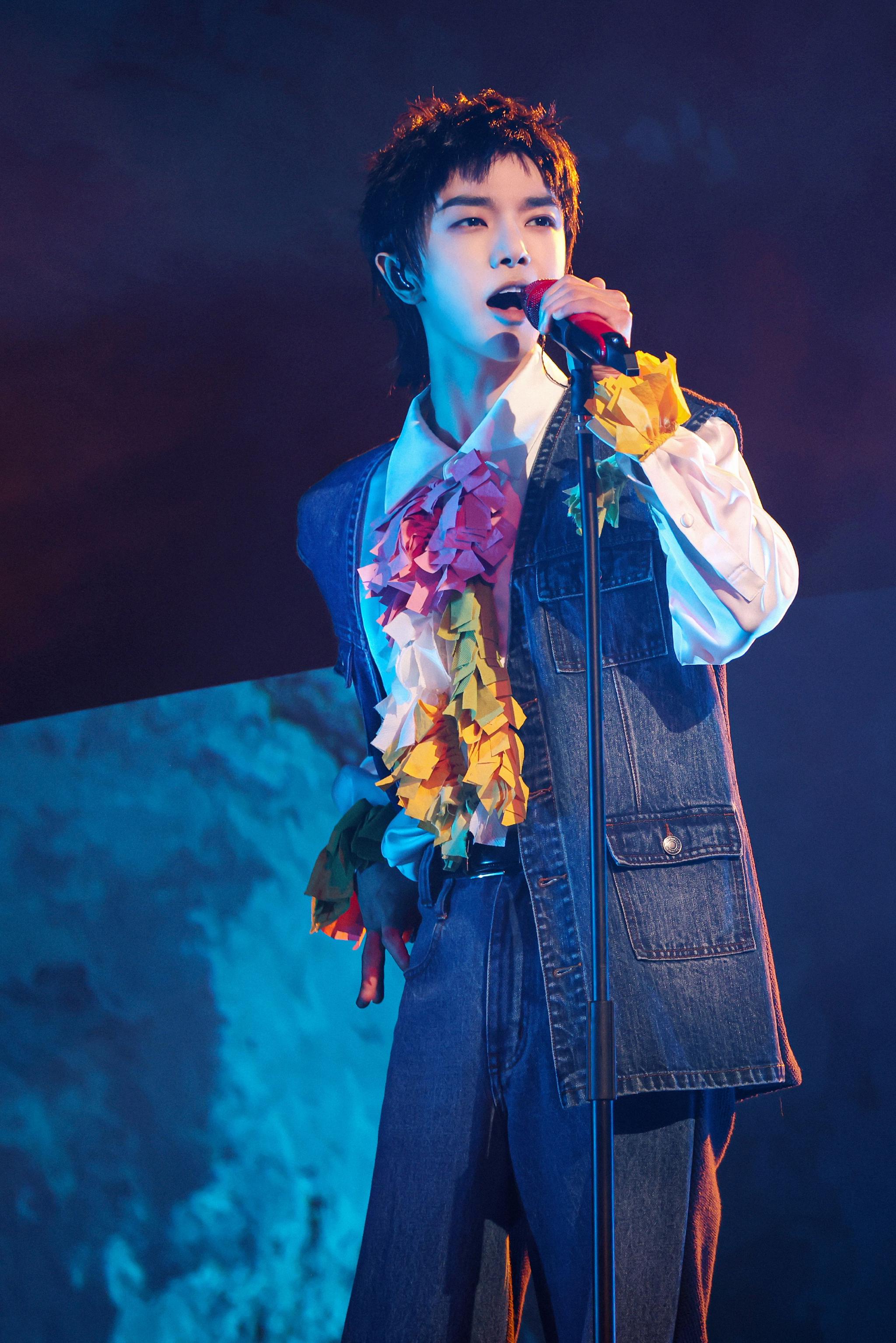 小镇里的花|华晨宇|预告_新浪新闻