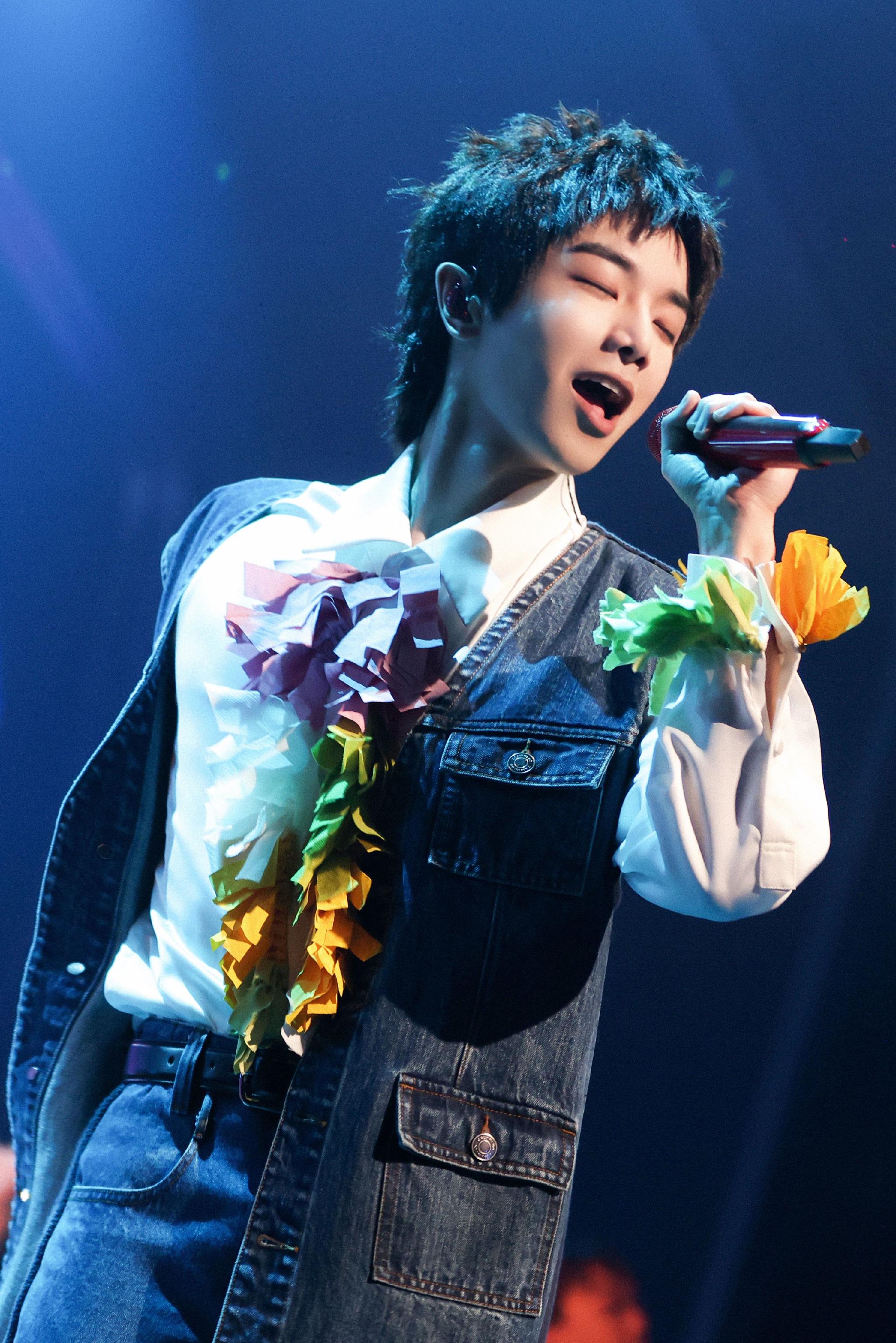 小镇里的花|华晨宇|预告_新浪新闻