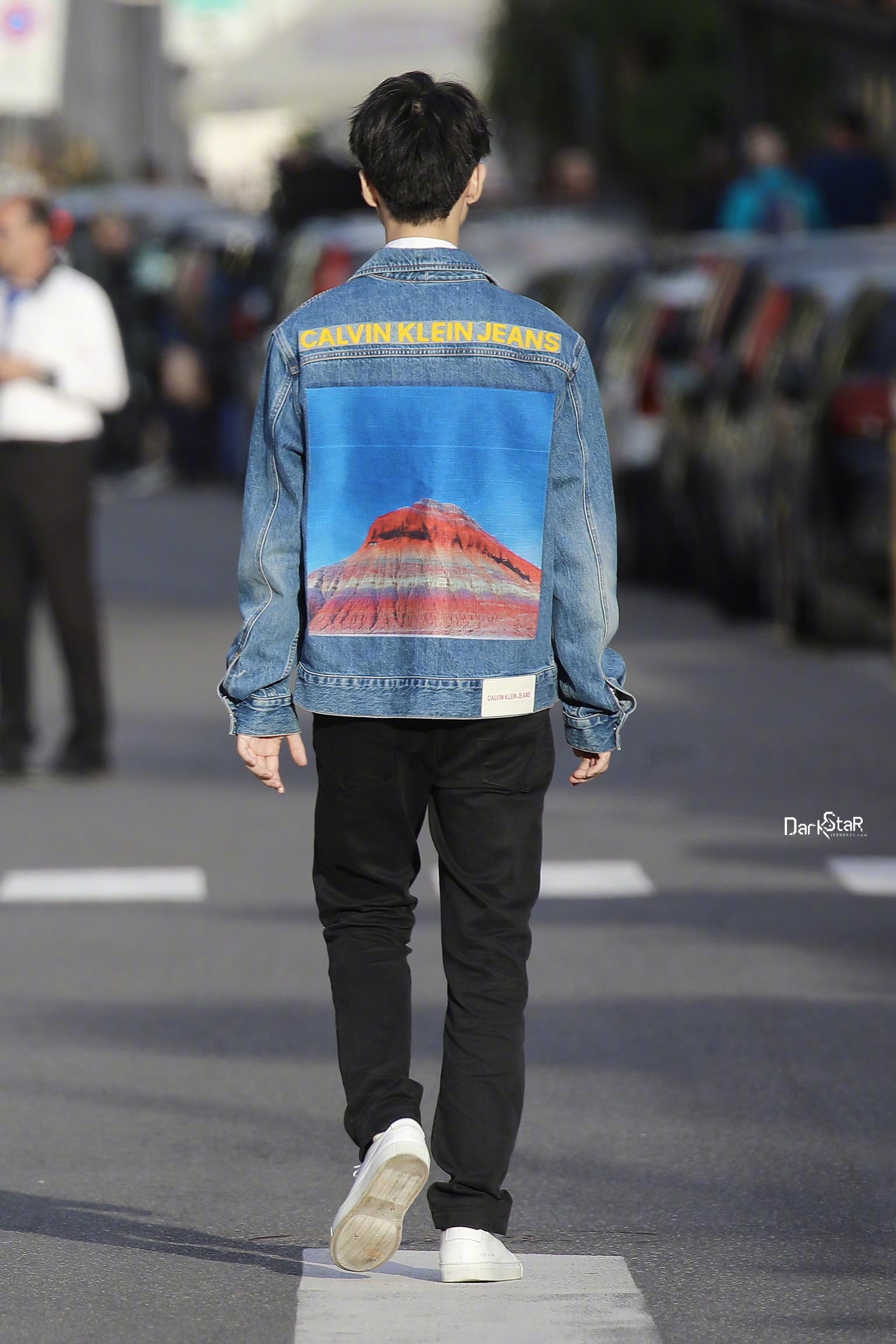 王俊凯背影合集,惊叹于这个男生的成长,肩膀看着就很有安全感.