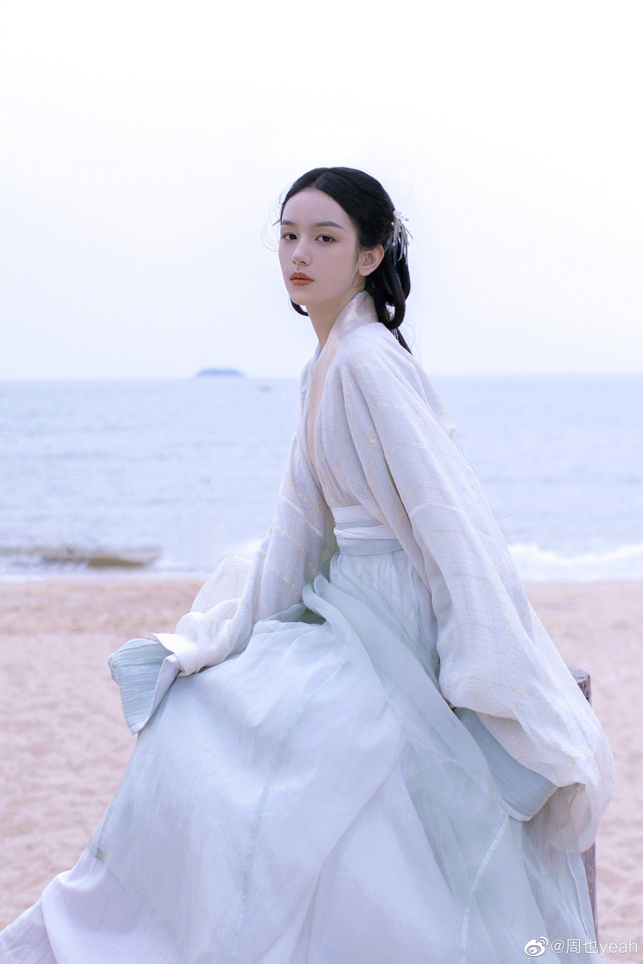 怎么会有这么适合汉服的美女呢周也白衣古风造型也太仙女了