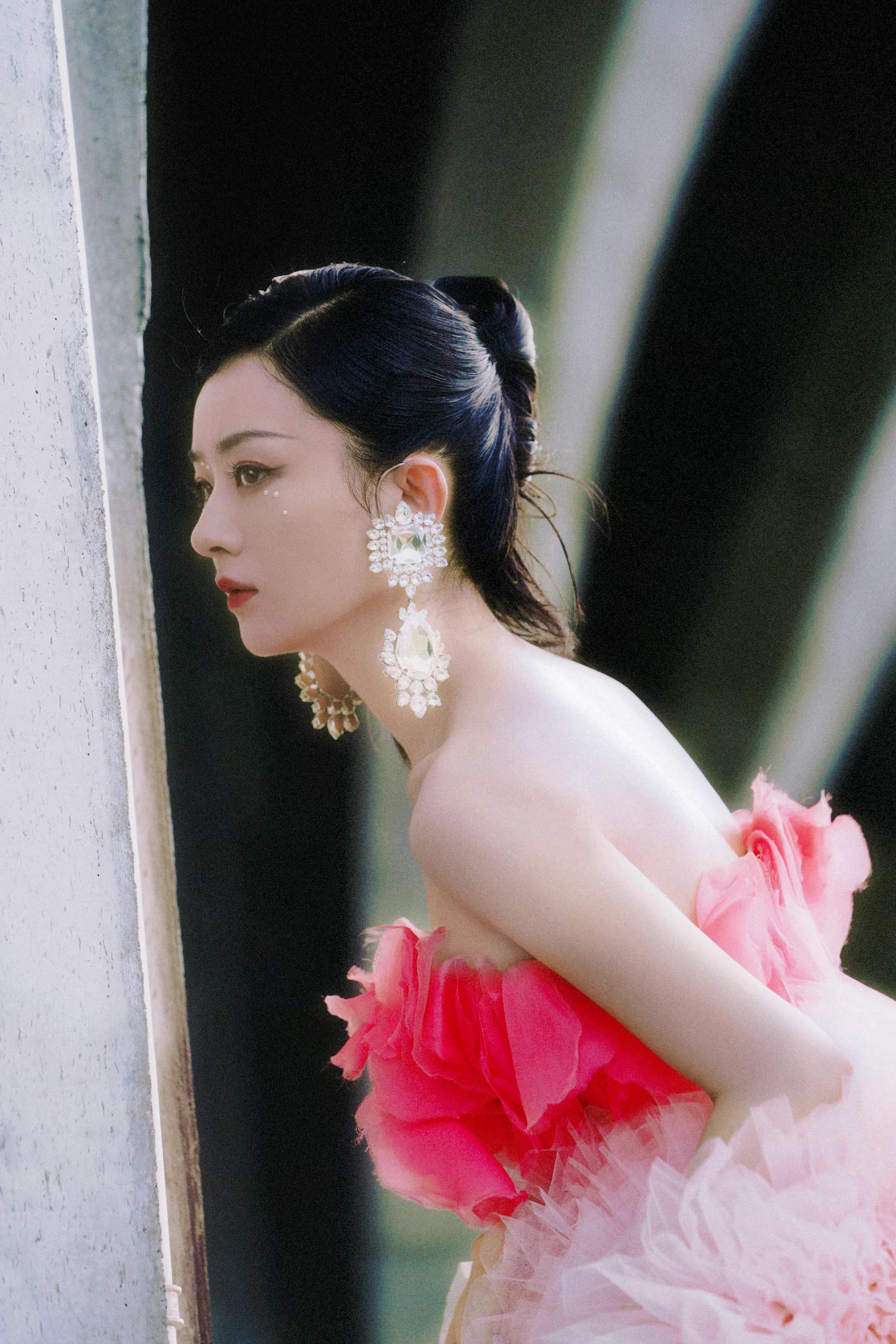 颖宝每种造型都能完美驾驭啊!__财经头条