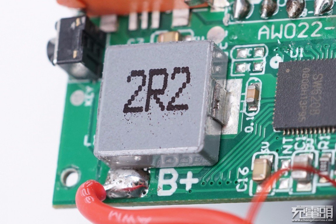 三颗苏州xysemi赛芯微xb7608a多合一锂电保护芯片,用于电池保护.