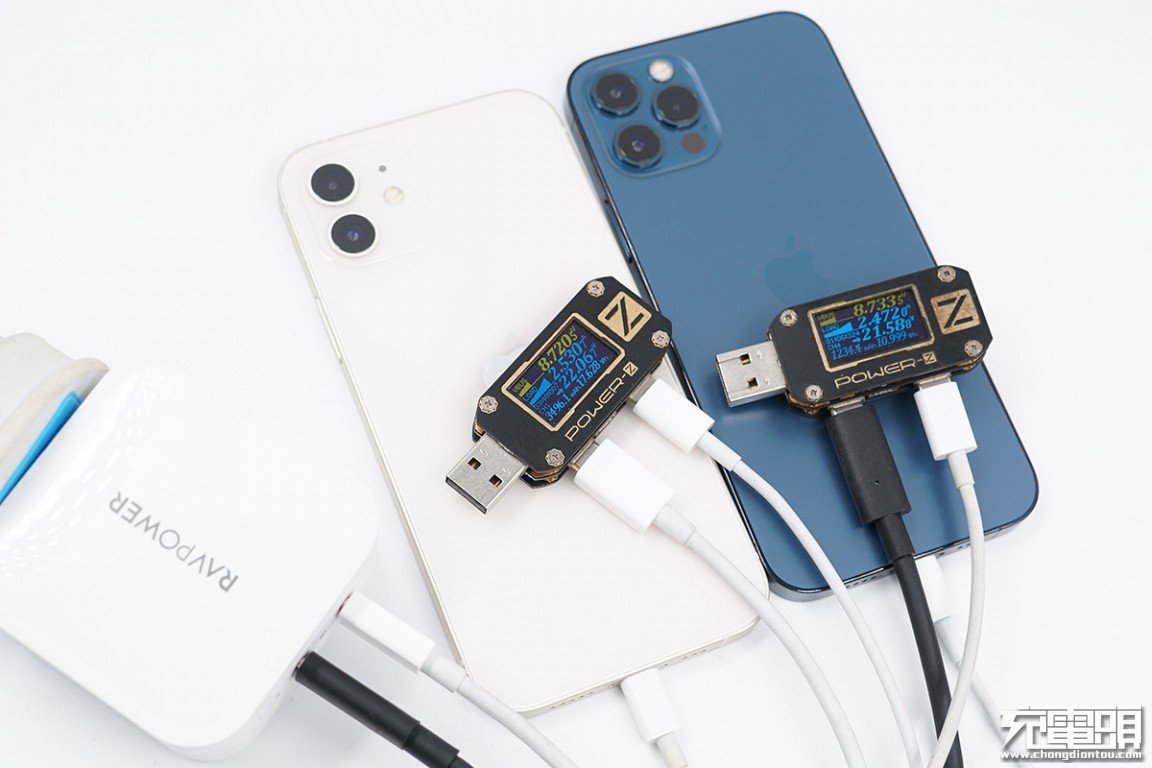pd充电器 的两个usb-c接口同时为两部手机充电,iphone 12功率为17