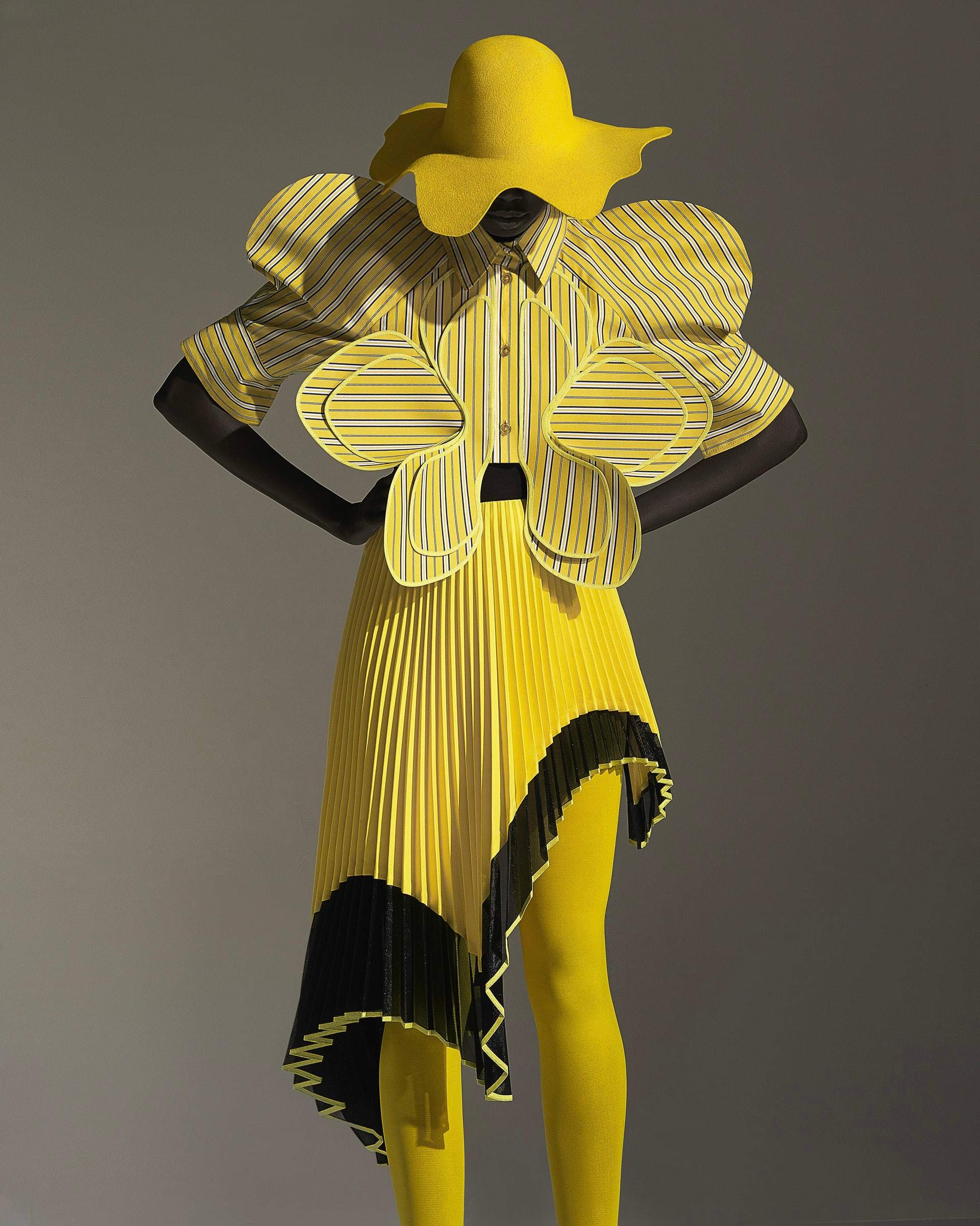 在伦敦发展的中国香港设计师robert wun(云惟俊)个人设计师品牌robe